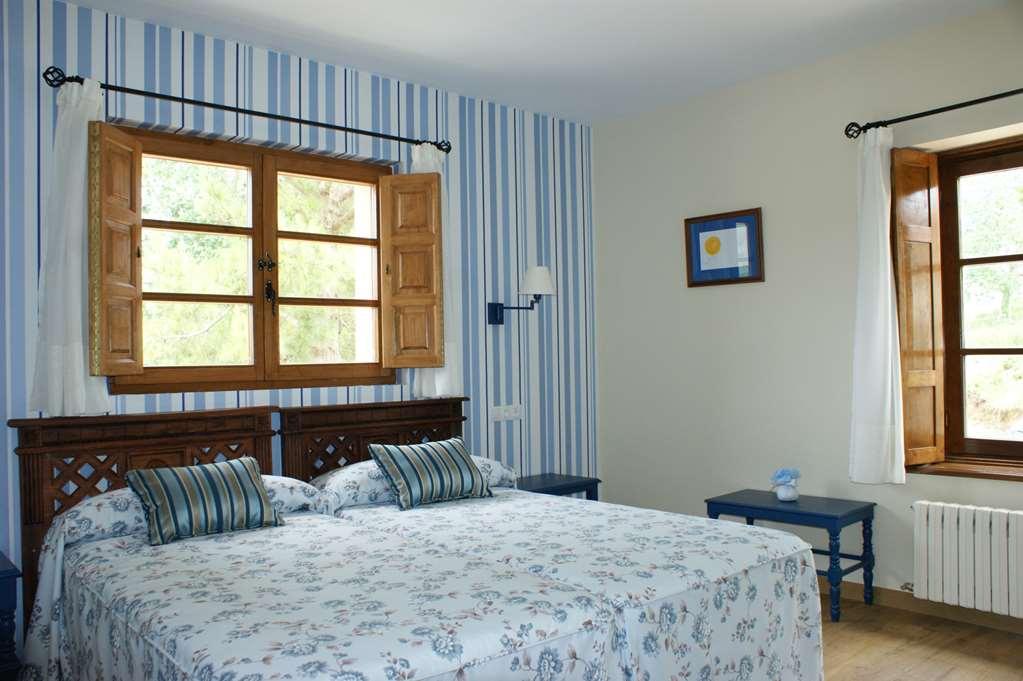 Hotel Colonial De Santillana 산틸라나델마르 객실 사진