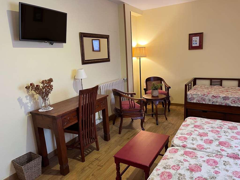 Hotel Colonial De Santillana 산틸라나델마르 객실 사진