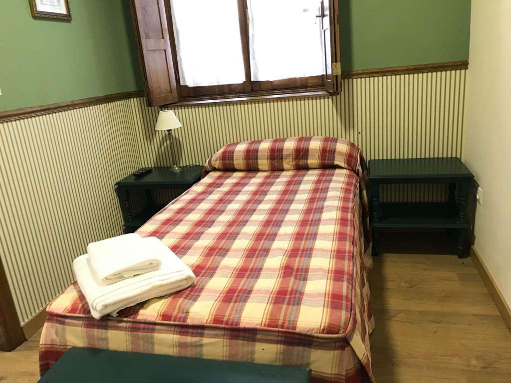 Hotel Colonial De Santillana 산틸라나델마르 객실 사진